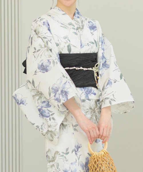 Rebloom（リブルーム Rebloom Reb loom）の「【1人で着られる浴衣4点セット】浴衣・兵児帯・腰紐2本《夏花浴衣》（浴衣・レディース・ブルー系1/ブルー系2/グレー系/ネイビー系/ブルー系3/ブラック系/ホワイト系1/ホワイト系2・FREE）」の2枚目の写真