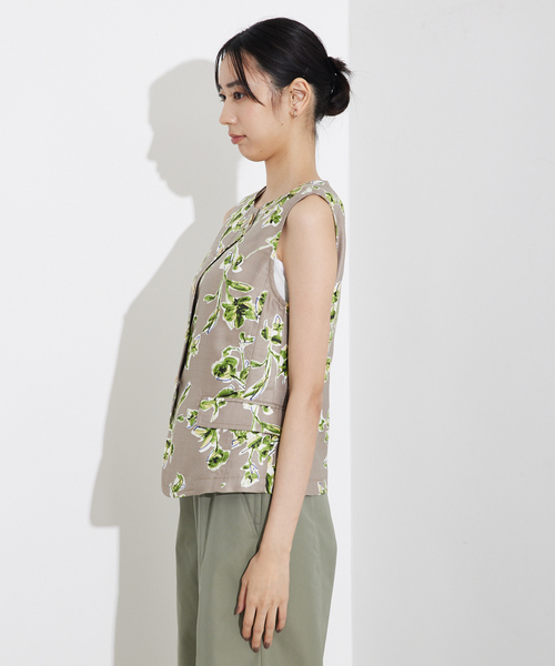 qualite（カリテ）の「ブッチャーフラワーノースリーブ/夏服/ベスト/花柄（シャツ/ブラウス・レディース・モカ・フリー）」の4枚目の写真