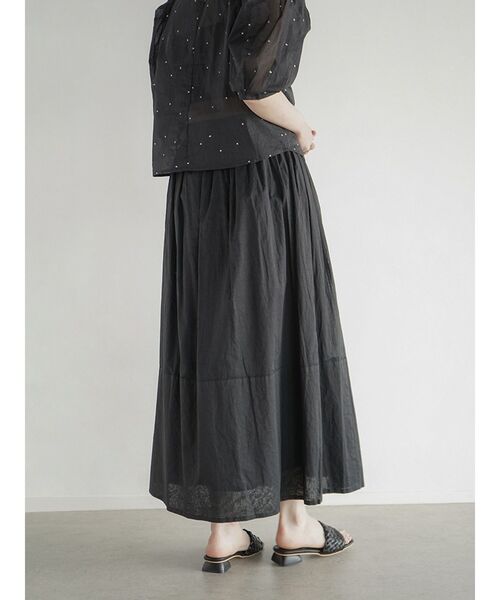 FIKA.(フィーカ)の「Cotton gathered skirt(スカート・レディース・アイボリー/ブラック・MEDIUM)」の4枚目の写真