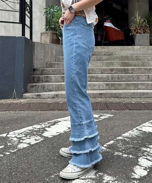 HELLO.SANFRANCISCO（ハローサンフランシスコ）の「【HELLO.SANFRANCISCO】裾フリルフレアデニム（デニムパンツ・レディース・サックスブルー・SMALL/MEDIUM/X-SMALL）」の3枚目の写真