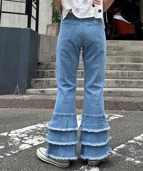 HELLO.SANFRANCISCO（ハローサンフランシスコ）の「【HELLO.SANFRANCISCO】裾フリルフレアデニム（デニムパンツ・レディース・サックスブルー・SMALL/MEDIUM/X-SMALL）」の6枚目の写真