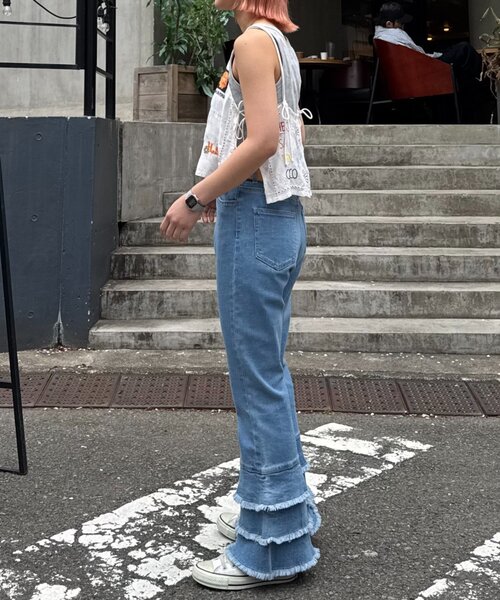 HELLO.SANFRANCISCO（ハローサンフランシスコ）の「【HELLO.SANFRANCISCO】裾フリルフレアデニム（デニムパンツ・レディース・サックスブルー・SMALL/MEDIUM/X-SMALL）」の8枚目の写真