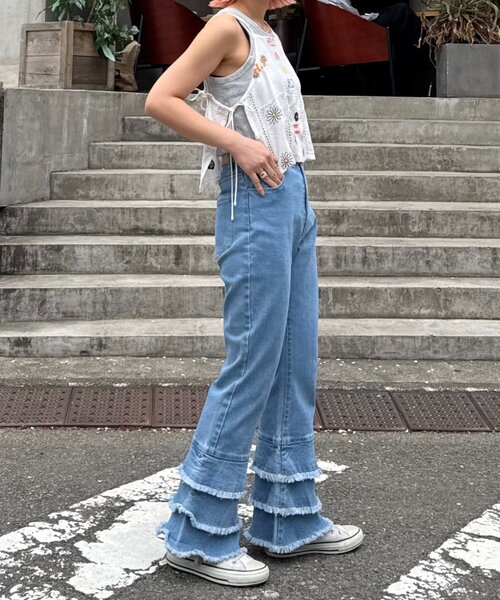 HELLO.SANFRANCISCO（ハローサンフランシスコ）の「【HELLO.SANFRANCISCO】裾フリルフレアデニム（デニムパンツ・レディース・サックスブルー・SMALL/MEDIUM/X-SMALL）」の9枚目の写真