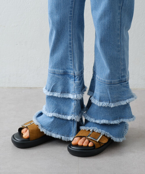 HELLO.SANFRANCISCO（ハローサンフランシスコ）の「【HELLO.SANFRANCISCO】裾フリルフレアデニム（デニムパンツ・レディース・サックスブルー・SMALL/MEDIUM/X-SMALL）」の19枚目の写真