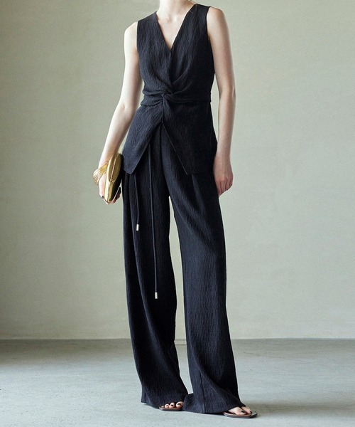 SUWDEE(スーディー)の「sleeveless tops pants set up(セットアップ・レディース・アイボリー/ブラック・FREE)」の1枚目の写真