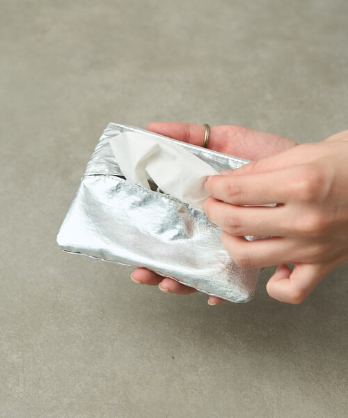 BIRTHDAY BAR（バースデイバー）の「メタリックティッシュポーチ（ポーチ・レディース・シルバー/ゴールド/ブラック・0）」の3枚目の写真