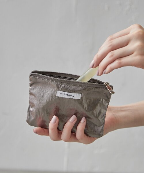 BIRTHDAY BAR（バースデイバー）の「メタリックティッシュポーチ（ポーチ・レディース・シルバー/ゴールド/ブラック・0）」の2枚目の写真