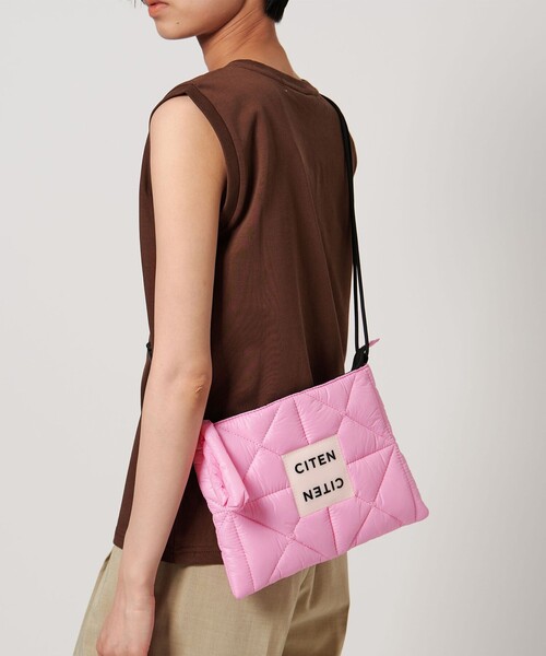 CITEN（シテン）の「【WEB限定】＜CITEN＞CITENパデッドサコッシュカラバリ（ショルダーバッグ・レディース・パープル/オレンジ/イエロー/ピンク/レッド/ホワイト/コバルトブルー/ケリーグリーン・FREE）」の7枚目の写真