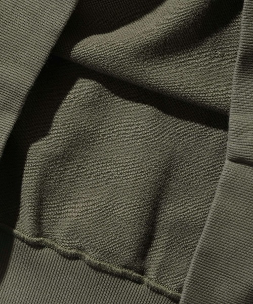 XLARGE（エクストララージ）の「【販売終了】STANDARD LOGO CREWNECK SWEATSHIRT（スウェット・メンズ・アッシュ/ベージュ/ブラック/オリーブ・S/M/L/XL/XXL）」の5枚目の写真