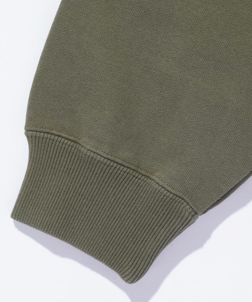 XLARGE（エクストララージ）の「【販売終了】STANDARD LOGO CREWNECK SWEATSHIRT（スウェット・メンズ・アッシュ/ベージュ/ブラック/オリーブ・S/M/L/XL/XXL）」の6枚目の写真