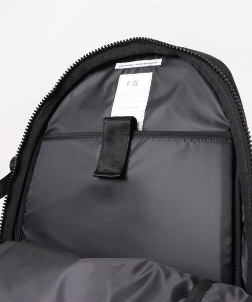 F/CE. (エフシーイー)の「F/CE./エフシーイー 420 re/cor TRAVEL BP 33L(バックパック/リュック・メンズ・ブラック/セージグリーン・FREE)」の4枚目の写真