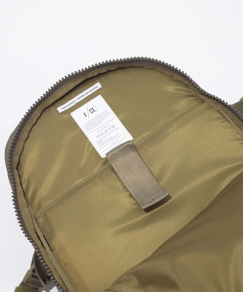 F/CE. (エフシーイー)の「F/CE./エフシーイー 420 re/cor TRAVEL BP 33L(バックパック/リュック・メンズ・ブラック/セージグリーン・FREE)」の10枚目の写真