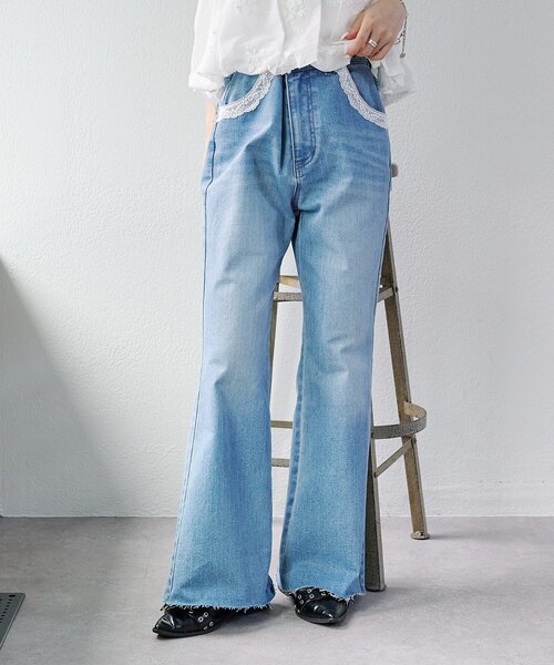 w closet（ダブルクローゼット）の「レース付きフレアデニムパンツ（デニムパンツ・レディース・ブルー/ネイビー・1/0）」の2枚目の写真