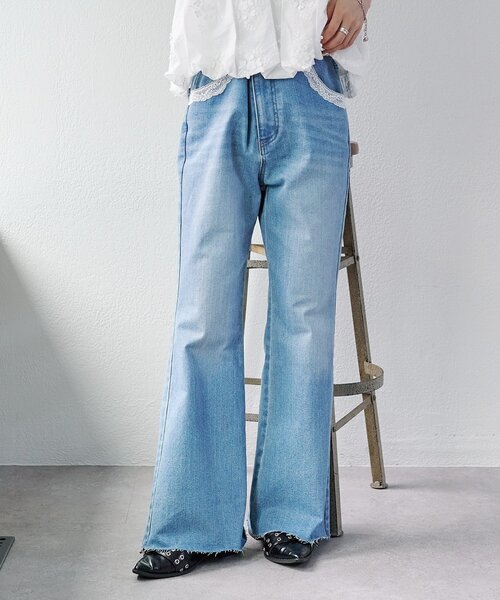 w closet（ダブルクローゼット）の「レース付きフレアデニムパンツ（デニムパンツ・レディース・ブルー/ネイビー・1/0）」の3枚目の写真