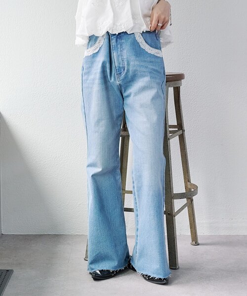 w closet（ダブルクローゼット）の「レース付きフレアデニムパンツ（デニムパンツ・レディース・ブルー/ネイビー・1/0）」の4枚目の写真