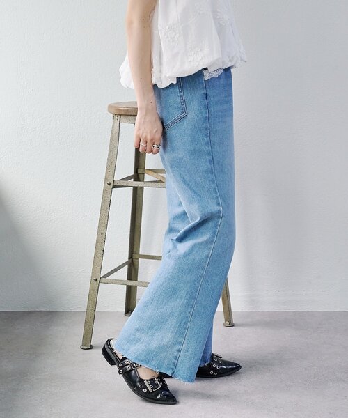 w closet（ダブルクローゼット）の「レース付きフレアデニムパンツ（デニムパンツ・レディース・ブルー/ネイビー・1/0）」の6枚目の写真