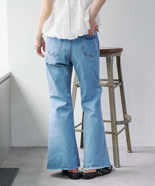 w closet（ダブルクローゼット）の「レース付きフレアデニムパンツ（デニムパンツ・レディース・ブルー/ネイビー・1/0）」の8枚目の写真