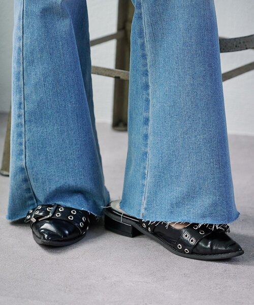 w closet（ダブルクローゼット）の「レース付きフレアデニムパンツ（デニムパンツ・レディース・ブルー/ネイビー・1/0）」の10枚目の写真