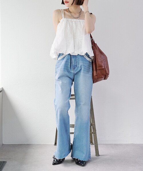w closet（ダブルクローゼット）の「レース付きフレアデニムパンツ（デニムパンツ・レディース・ブルー/ネイビー・1/0）」の16枚目の写真
