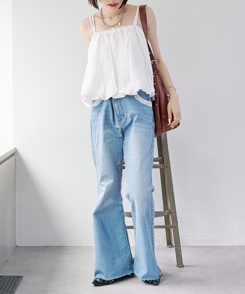 w closet（ダブルクローゼット）の「レース付きフレアデニムパンツ（デニムパンツ・レディース・ブルー/ネイビー・1/0）」の17枚目の写真