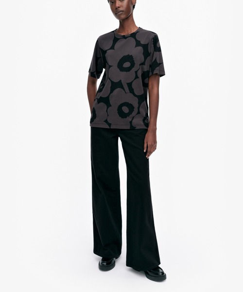 marimekko(マリメッコ)の「Tunnit Unikko / t-shirt(Tシャツ/カットソー・レディース・ブラック・X-SMALL/SMALL/MEDIUM/LARGE)」の1枚目の写真