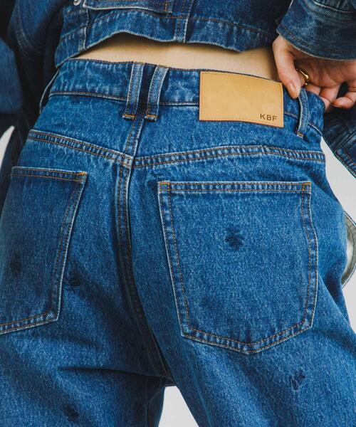 KBF（ケイビーエフ）の「シームポケットフレアデニム（デニムパンツ・レディース・ライトインディゴブルー/インディゴブルー/ブルー/ライトブルー・36/38）」の22枚目の写真