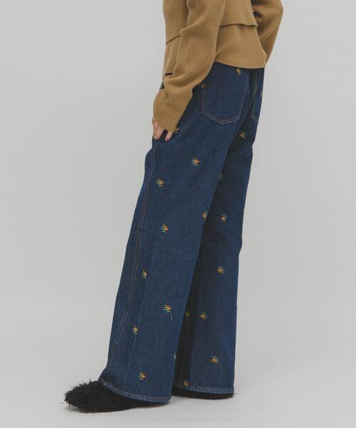 KBF（ケイビーエフ）の「シームポケットフレアデニム（デニムパンツ・レディース・ライトインディゴブルー/インディゴブルー/ブルー/ライトブルー・36/38）」の17枚目の写真