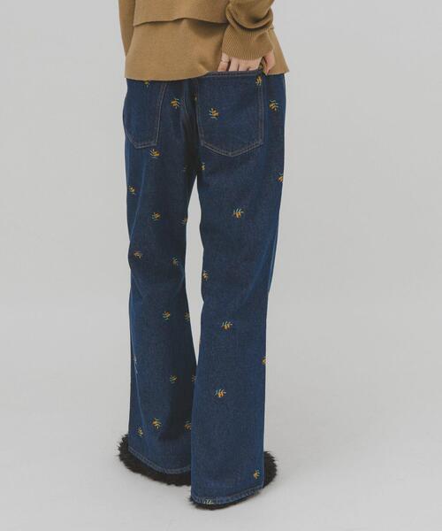 KBF（ケイビーエフ）の「シームポケットフレアデニム（デニムパンツ・レディース・ライトインディゴブルー/インディゴブルー/ブルー/ライトブルー・36/38）」の16枚目の写真