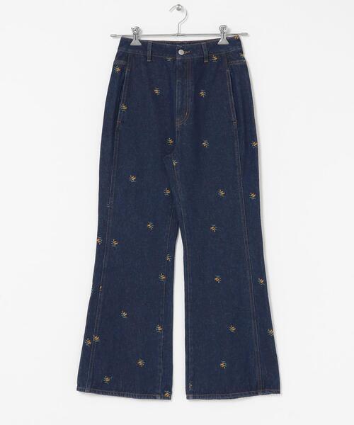 KBF（ケイビーエフ）の「シームポケットフレアデニム（デニムパンツ・レディース・ライトインディゴブルー/インディゴブルー/ブルー/ライトブルー・36/38）」の11枚目の写真