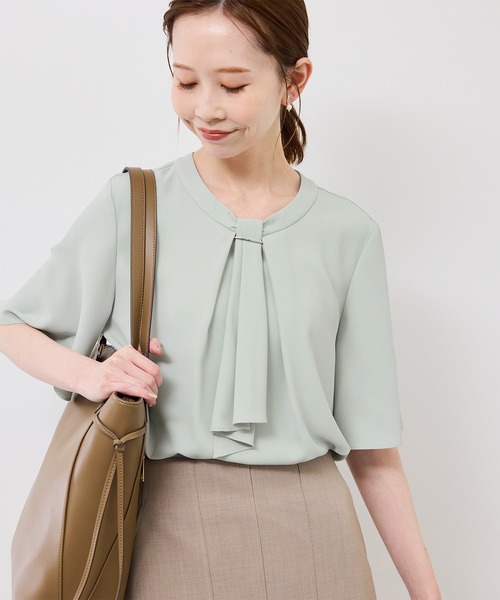 ROPE' PICNIC(ロペピクニック)の「メタルパーツフロントフリルタイハーフスリーブブラウス(シャツ/ブラウス・レディース・ホワイト/サックスブルー/チャコールグレー/ライトグリーン・38/36)」の8枚目の写真