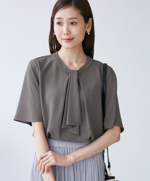 ROPE' PICNIC(ロペピクニック)の「メタルパーツフロントフリルタイハーフスリーブブラウス(シャツ/ブラウス・レディース・ホワイト/サックスブルー/チャコールグレー/ライトグリーン・38/36)」の19枚目の写真
