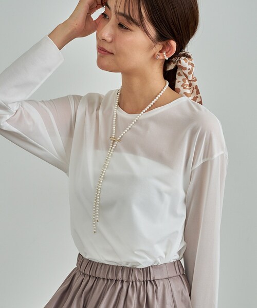 INDIVI(インディヴィ)の「ストレッチシアーロングTシャツ(Tシャツ/カットソー・レディース・ホワイト/ブラック/パープル/ダークグレー・34/15 /13/38/05)」の2枚目の写真