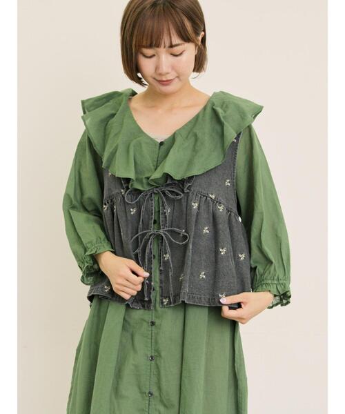 Samansa Mos2（サマンサ モスモス）の「刺繍デニムベスト（ベスト・レディース・ネイビー/ブラック/ブルー・F）」の2枚目の写真