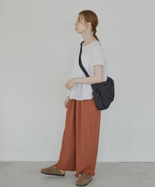 Crisp（クリスプ）の「2ポケットパフショルダーバッグ（ショルダーバッグ・レディース・ブラック/アイボリー・FREE）」の3枚目の写真