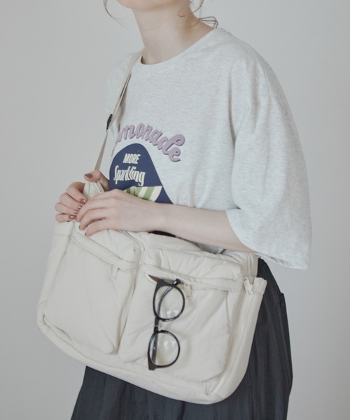 Crisp（クリスプ）の「2ポケットパフショルダーバッグ（ショルダーバッグ・レディース・ブラック/アイボリー・FREE）」の8枚目の写真