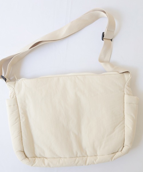 Crisp（クリスプ）の「2ポケットパフショルダーバッグ（ショルダーバッグ・レディース・ブラック/アイボリー・FREE）」の11枚目の写真