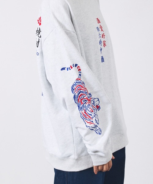 ABAHOUSE(アバハウス)の「【YOIDORE/ヨイドレ】酒愛好家スーベニア刺繍スウェット/秋冬/ユニセックス【WEB限定】(スウェット・メンズ・ホワイト系その他/ブラック系その他/グリーン系その他/ホワイト系その他2/ブラック系その他2/グリーン系その他2・L/M)」の14枚目の写真
