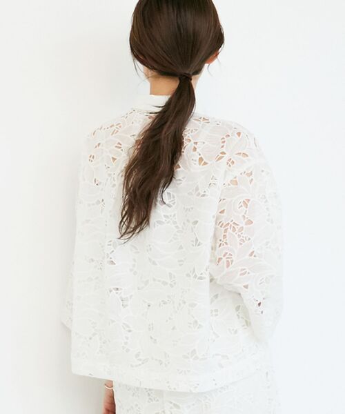 le.coeur blanc（ルクールブラン）の「モチーフレースシャツ（シャツ/ブラウス・レディース・オフホワイト/ブラック・38）」の9枚目の写真