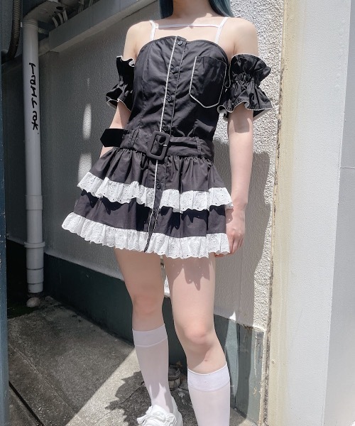 lilLilly（リルリリー）の「フリルシャツベルトキャミワンピ(アームバンドセット)（ワンピース・レディース・ブラック/ホワイト・FREE）」の2枚目の写真