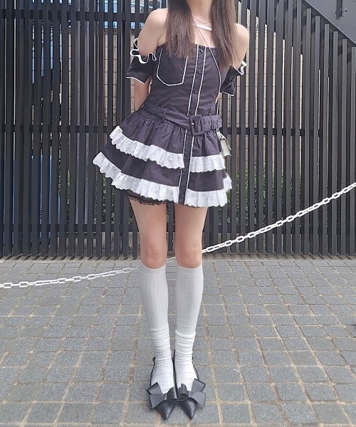 lilLilly（リルリリー）の「フリルシャツベルトキャミワンピ(アームバンドセット)（ワンピース・レディース・ブラック/ホワイト・FREE）」の4枚目の写真