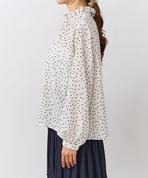 La boutique BonBon(ラブティックボンボン)の「【お上品映え】ドットプリントフリル衿ブラウス(シャツ/ブラウス・レディース・オフホワイト/ネイビー・FREE)」の13枚目の写真