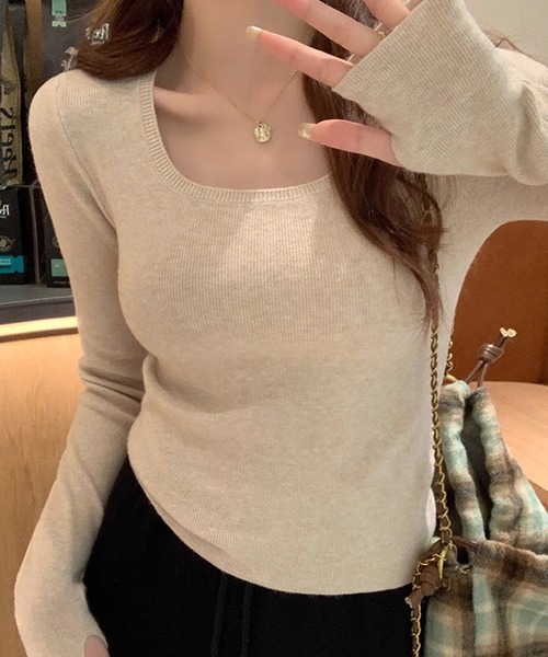by LEGNA(バイレグナ)の「サムホール付きスクエアネックリブニット(ニット/セーター・レディース・ブラック/ブルー/杢グレー/ベージュ/ホワイト・LARGE/MEDIUM/SMALL)」の5枚目の写真