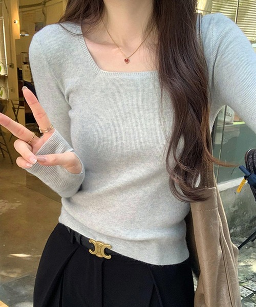 by LEGNA(バイレグナ)の「サムホール付きスクエアネックリブニット(ニット/セーター・レディース・ブラック/ブルー/杢グレー/ベージュ/ホワイト・LARGE/MEDIUM/SMALL)」の4枚目の写真