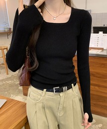 サムホール付きスクエアネックリブニット