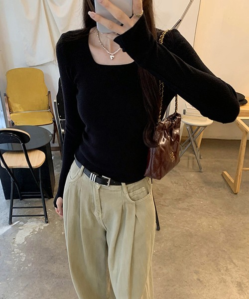by LEGNA(バイレグナ)の「サムホール付きスクエアネックリブニット(ニット/セーター・レディース・ブラック/ブルー/杢グレー/ベージュ/ホワイト・LARGE/MEDIUM/SMALL)」の10枚目の写真