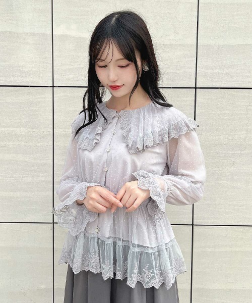 an another angelus(アンアナザーアンジェラス)の「レース使いドットチュールブラウス(シャツ/ブラウス・レディース・ライトグレー/アイボリー・FREE)」の1枚目の写真