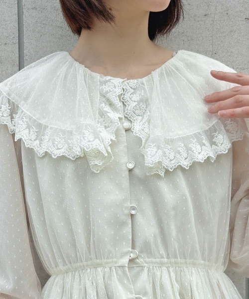 an another angelus(アンアナザーアンジェラス)の「レース使いドットチュールブラウス(シャツ/ブラウス・レディース・ライトグレー/アイボリー・FREE)」の6枚目の写真