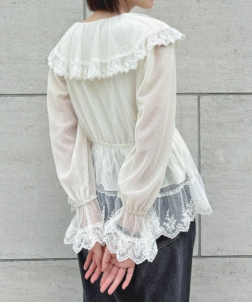 an another angelus(アンアナザーアンジェラス)の「レース使いドットチュールブラウス(シャツ/ブラウス・レディース・ライトグレー/アイボリー・FREE)」の10枚目の写真