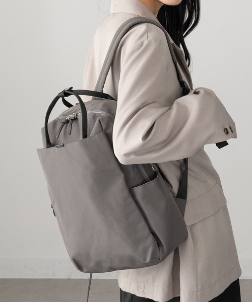A by MAGASIN DE MODE(エーバイマガジンデモード)の「【A By MAGASIN DE MODE】e.e.p.ナローハンドルリュック SNBD(バックパック/リュック・レディース・ブラック/チャコールグレー・FREE)」の3枚目の写真