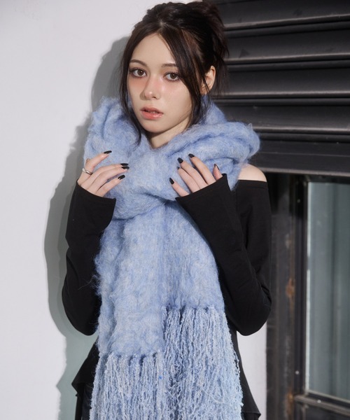 ENVYM（アンビー）の「ボリュームフリンジマフラー（マフラー・レディース・レッド/チャコールグレー/ブルー/アイボリー/ブラック・FREE）」の13枚目の写真